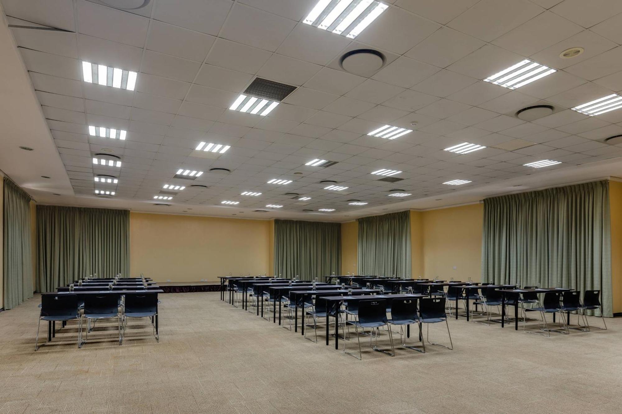 Protea Hotel By Marriott Benin City Select Emotan Buitenkant foto