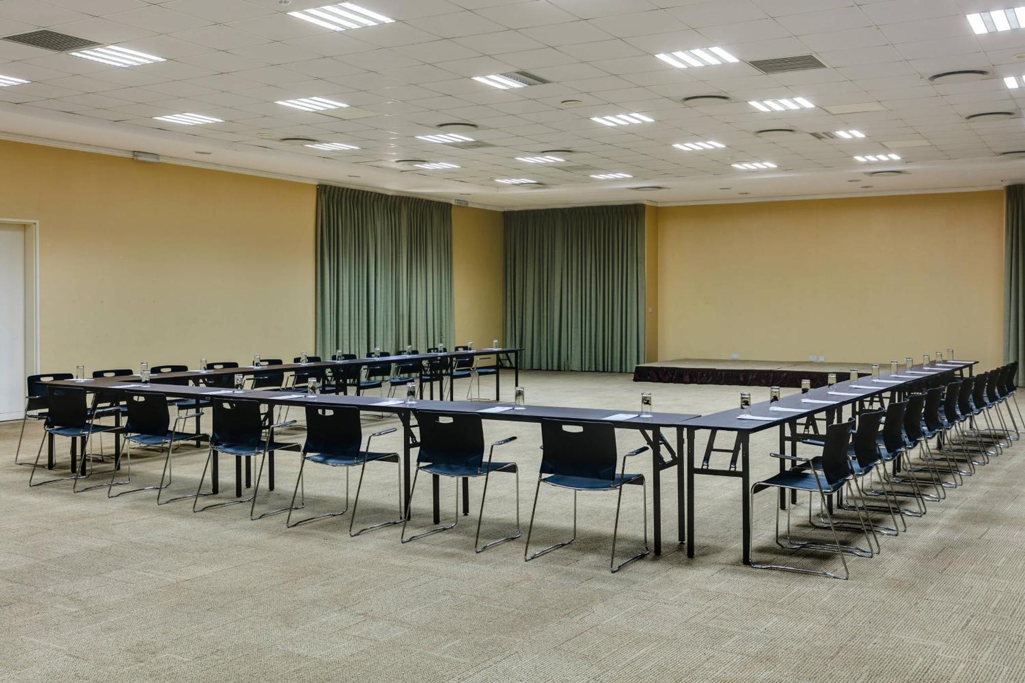 Protea Hotel By Marriott Benin City Select Emotan Buitenkant foto