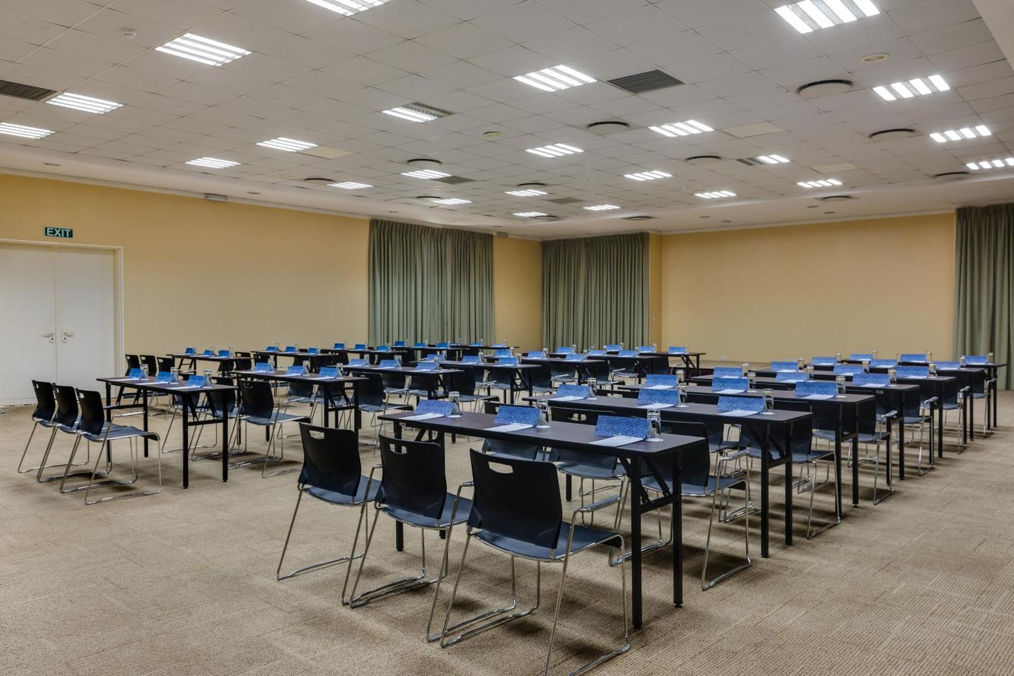 Protea Hotel By Marriott Benin City Select Emotan Buitenkant foto