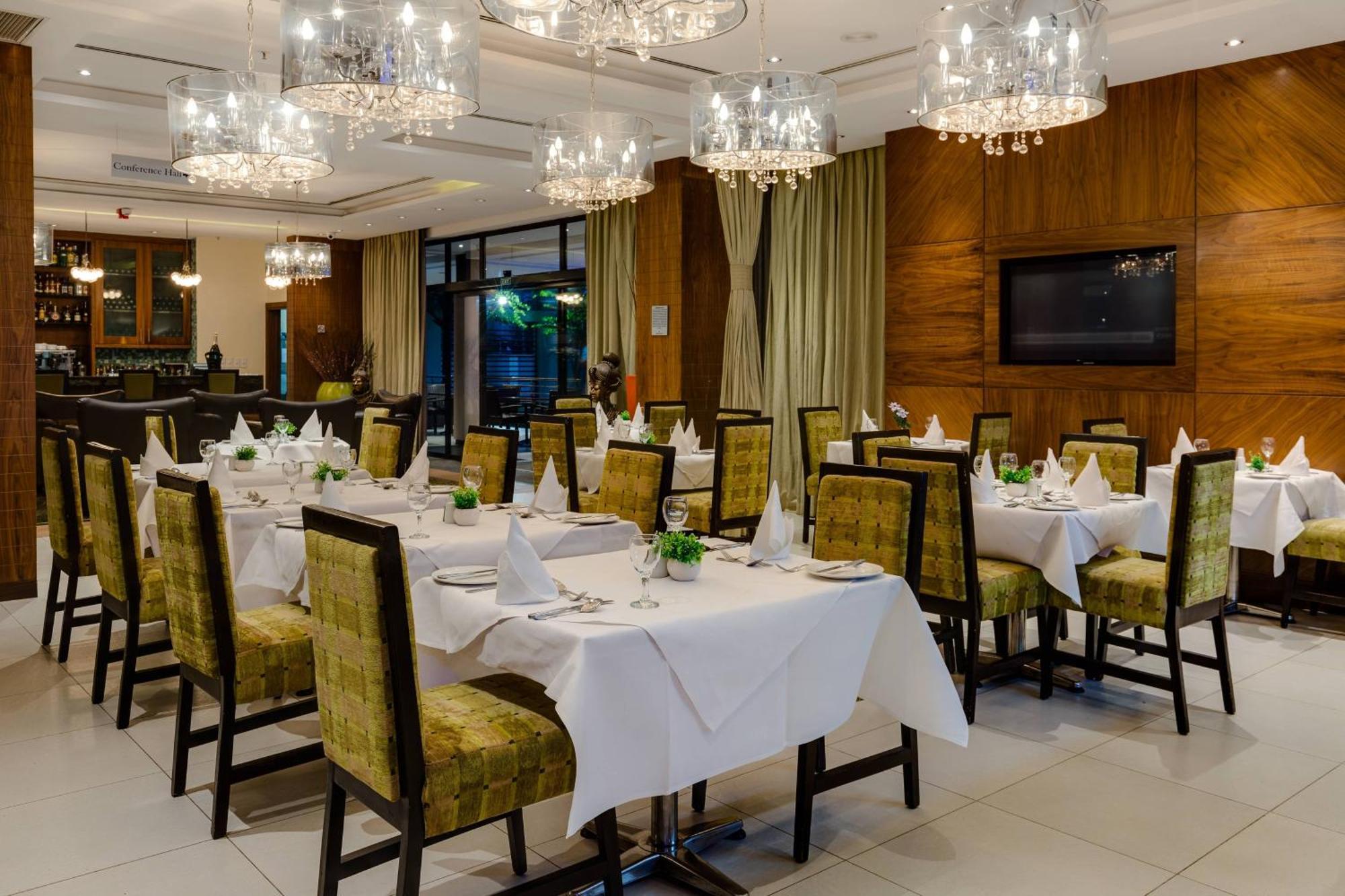 Protea Hotel By Marriott Benin City Select Emotan Buitenkant foto