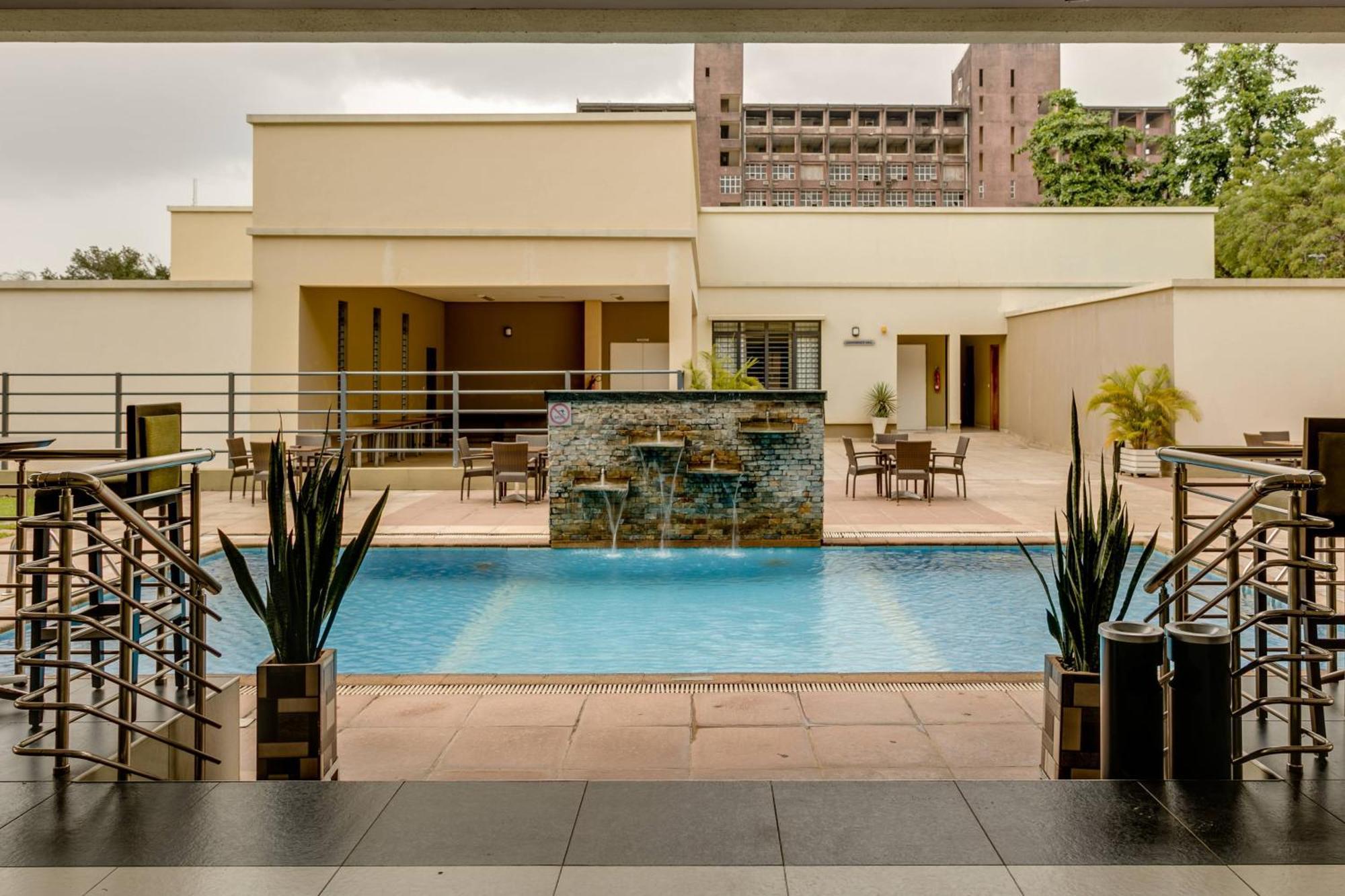 Protea Hotel By Marriott Benin City Select Emotan Buitenkant foto