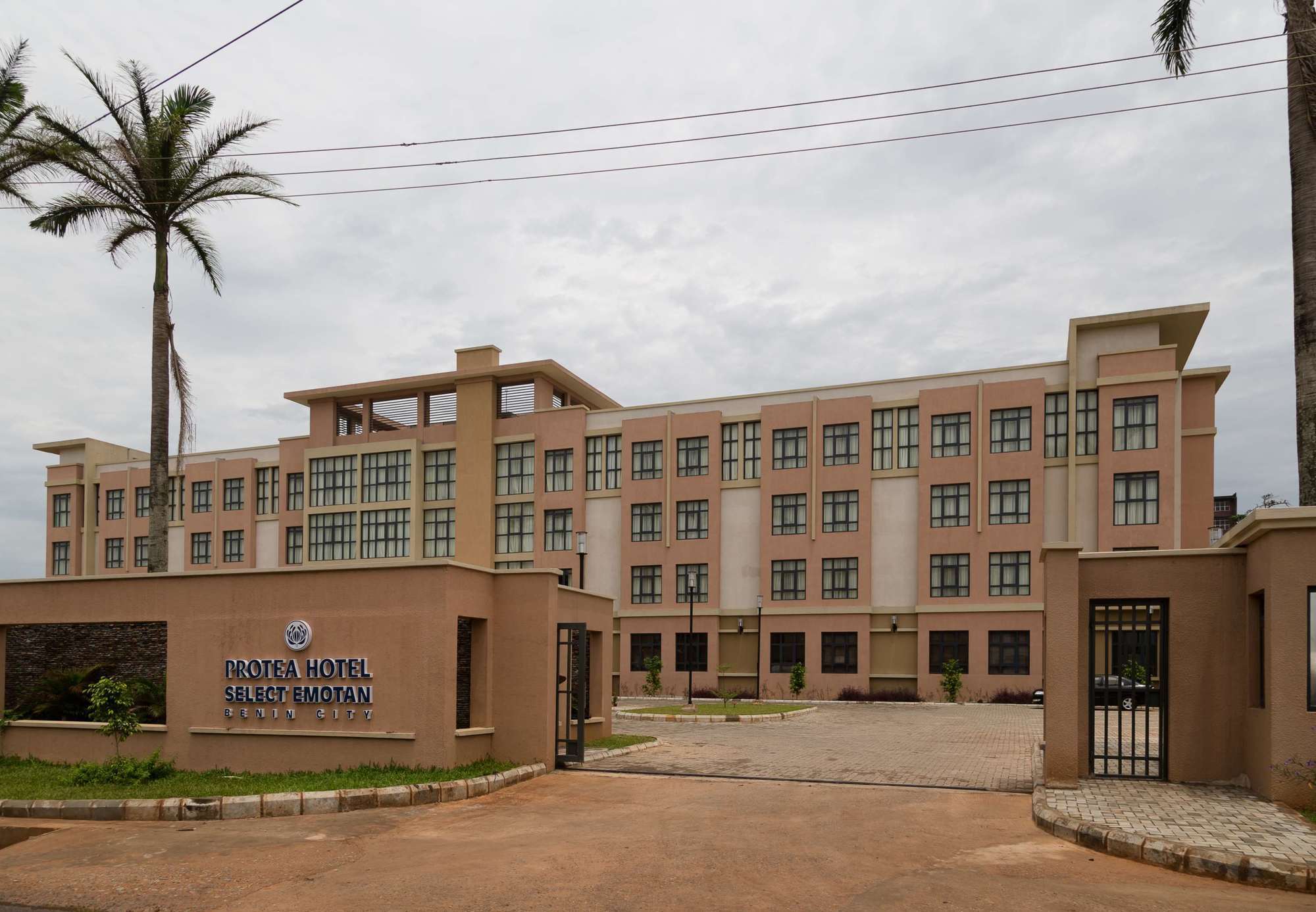 Protea Hotel By Marriott Benin City Select Emotan Buitenkant foto