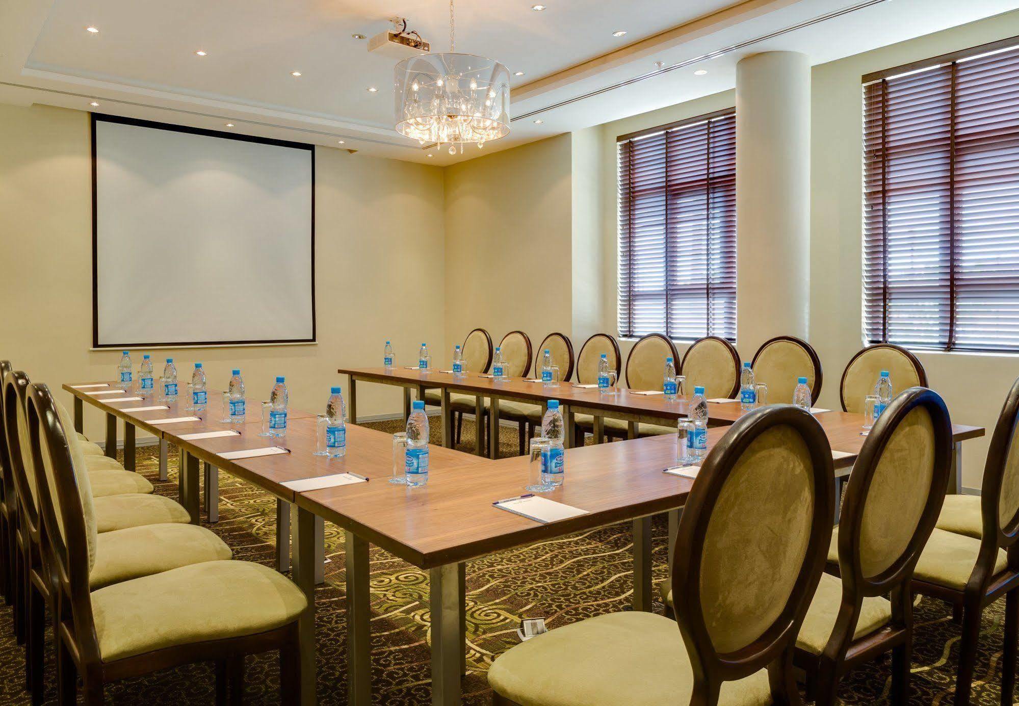 Protea Hotel By Marriott Benin City Select Emotan Buitenkant foto